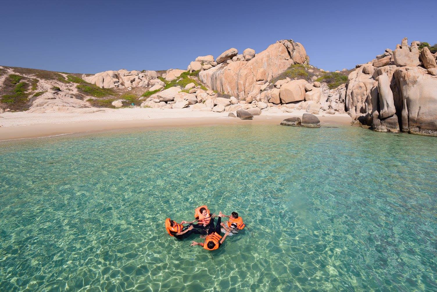 Tên của hòn đảo này tuy không mỹ miều nhưng cảnh quan thì vô cùng đẹp